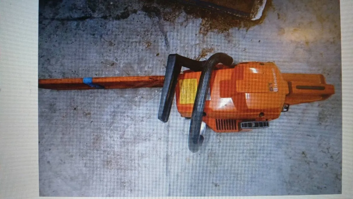 chain saw - Image 1