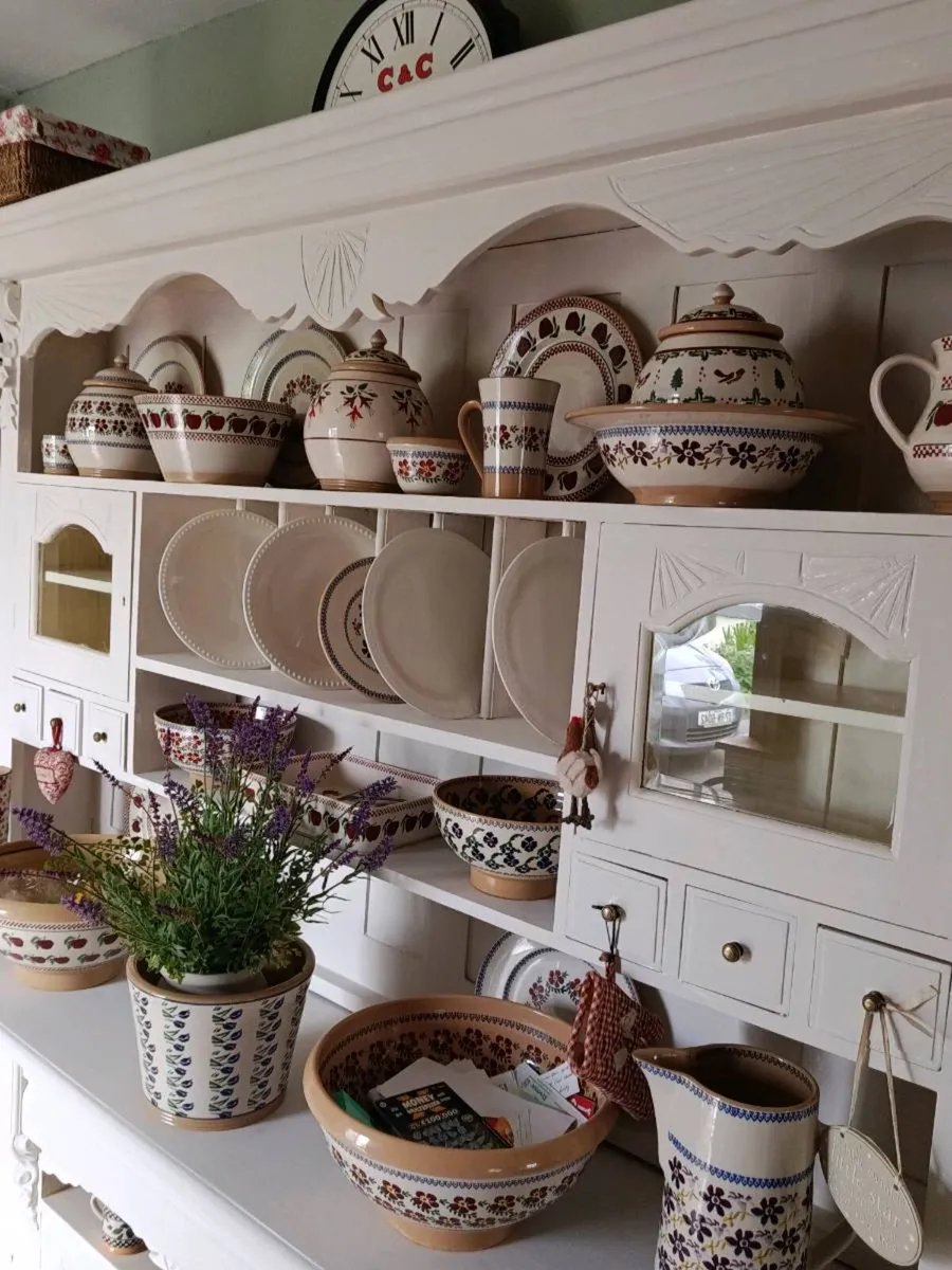 Solid kitchen dresser delivery arranged - Image 3