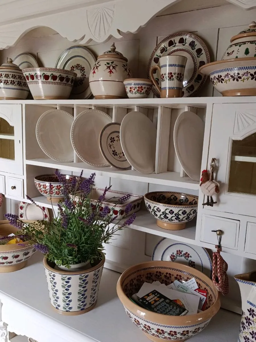 Solid kitchen dresser delivery arranged - Image 4