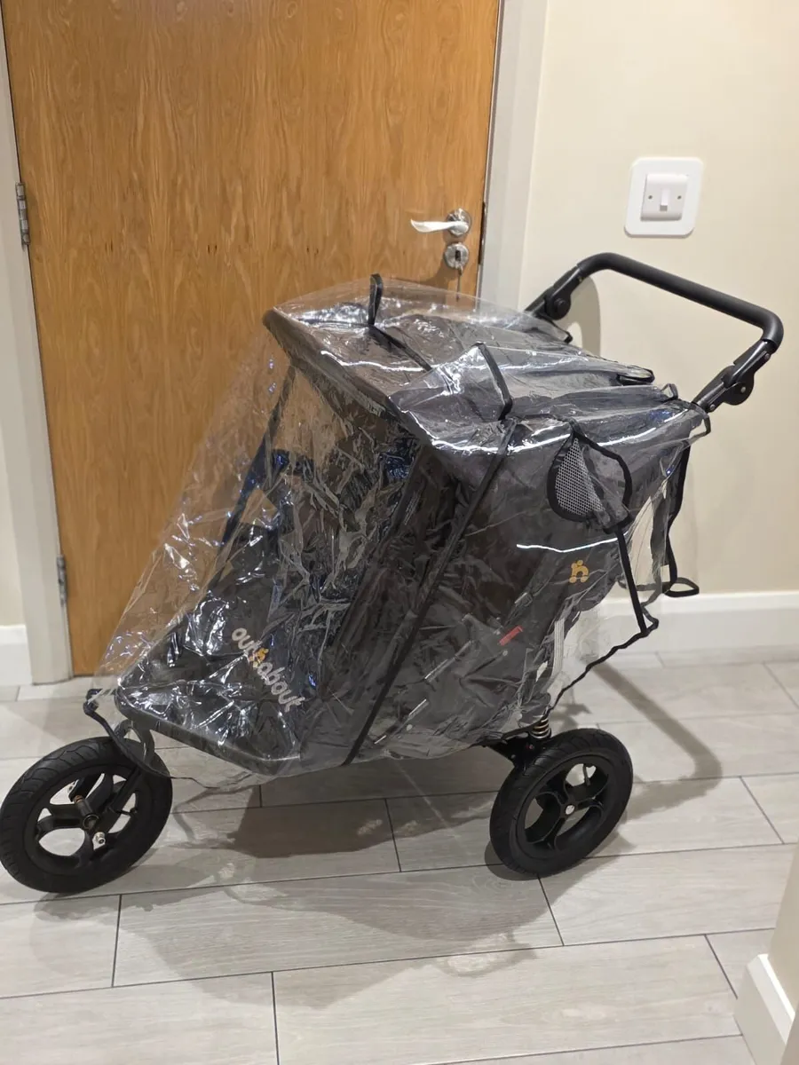 Perfect condition out n About double stroller - Image 3