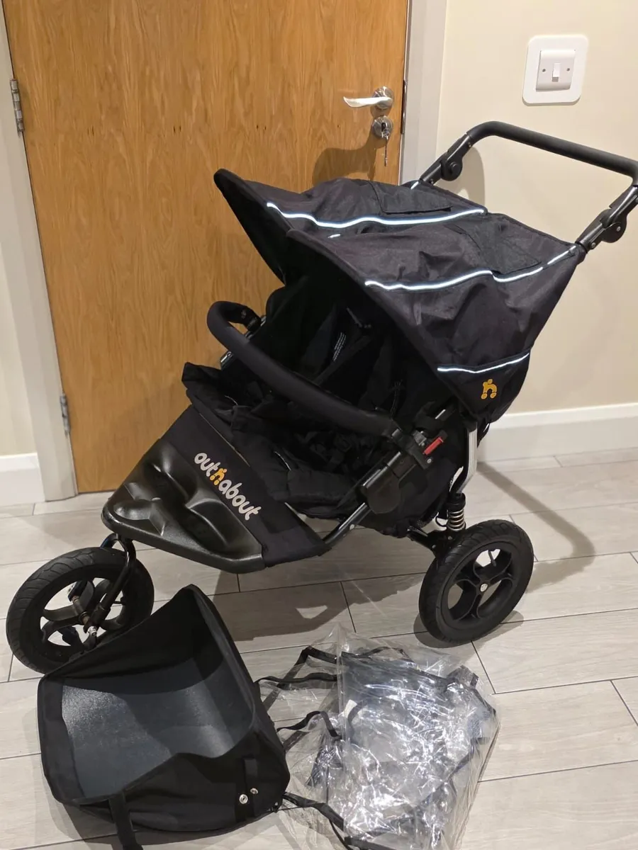 Perfect condition out n About double stroller - Image 4