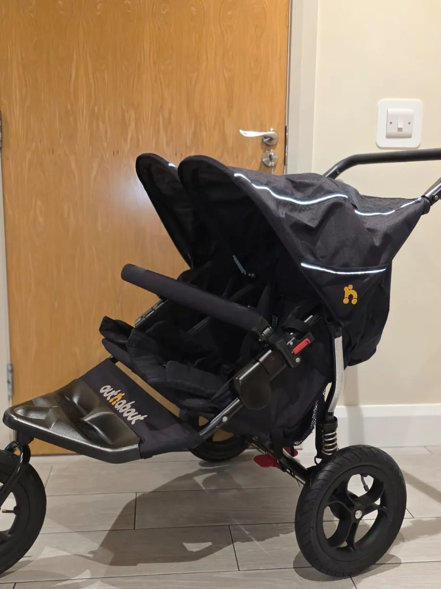 Perfect condition out n About double stroller - Image 1