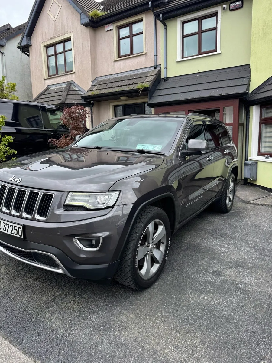 Crew Cab Jeep Grand Cherokee Limited 4X4 - Image 2
