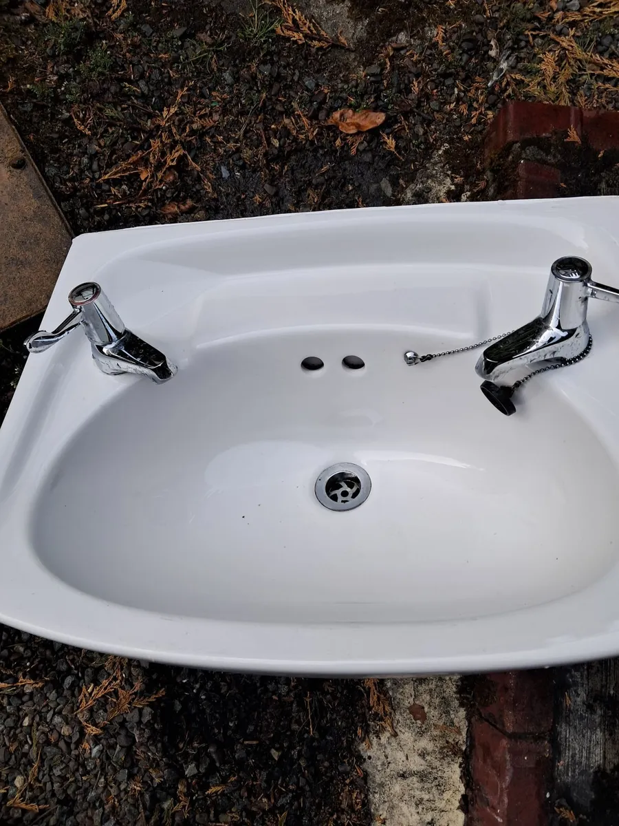 Washhand basin - Image 1