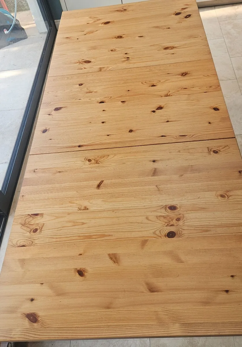 Dining table - Image 1