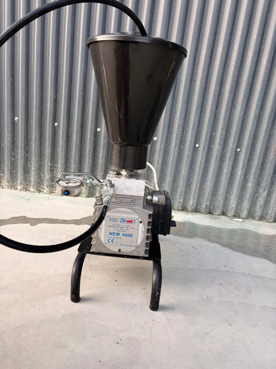 Airless diaphragm sprayer with electric motor - Image 4