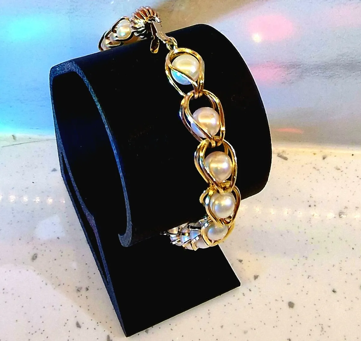14 Carat Yellow Gold  Pearl Bracelet 12.6 Grams - Image 2