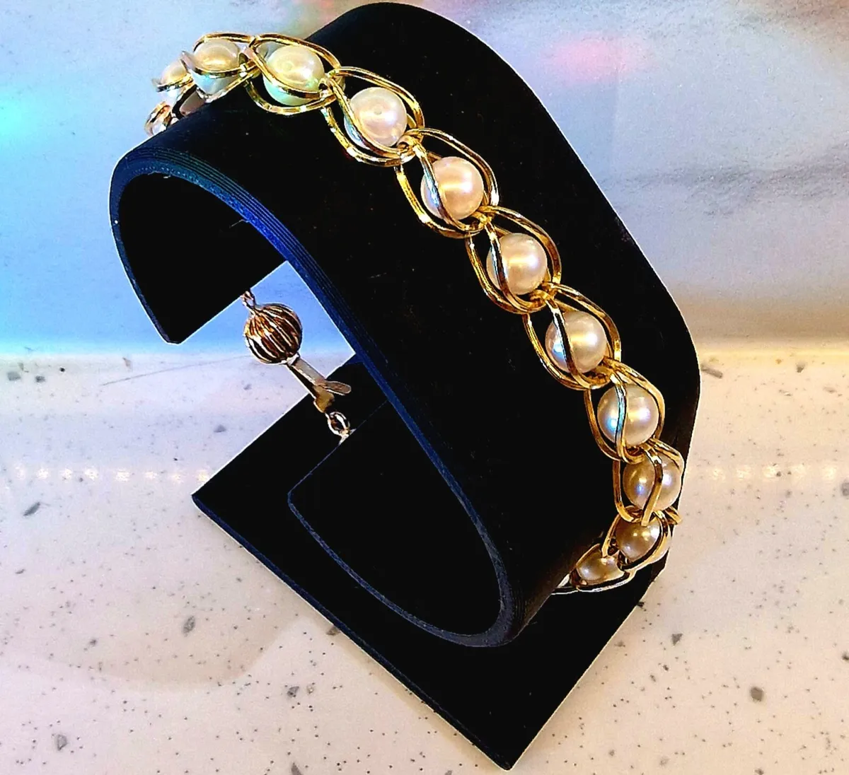 14 Carat Yellow Gold  Pearl Bracelet 12.6 Grams - Image 1