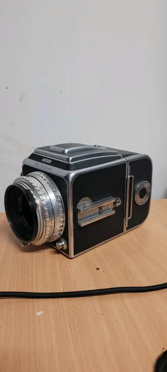 Hasselblad 1000F Vintage Medium Format Film Camera - Image 2