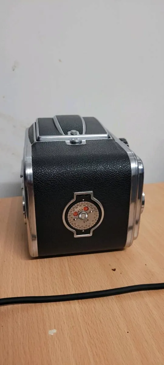 Hasselblad 1000F Vintage Medium Format Film Camera - Image 3