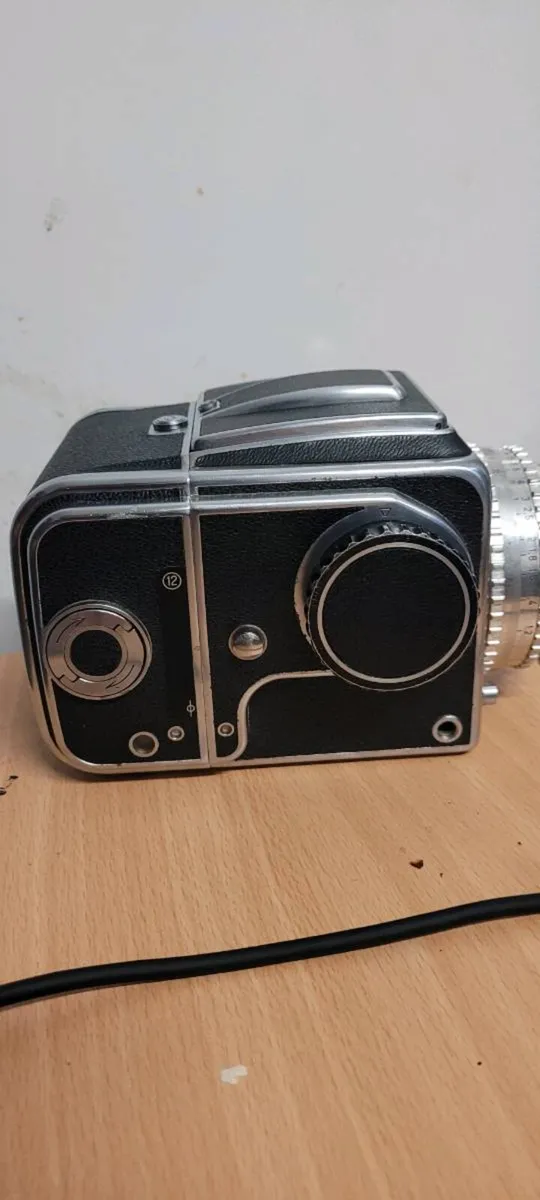 Hasselblad 1000F Vintage Medium Format Film Camera - Image 4