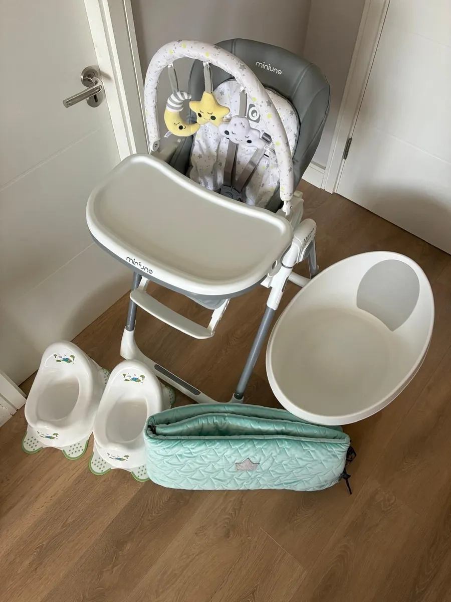 Highchair, Toddler bath, Cot bumper, Potties - Image 2