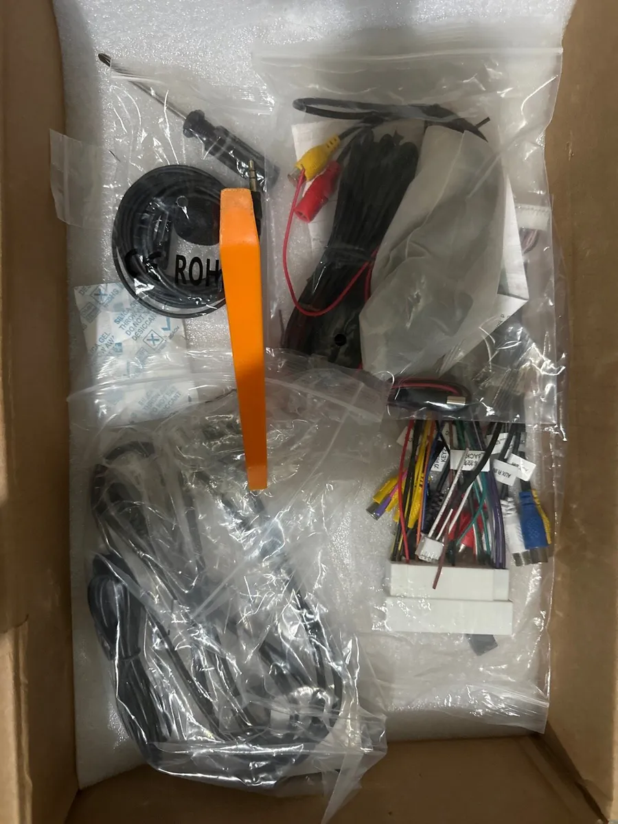 10” Android car stereo | CarPlay | Android | New - Image 3