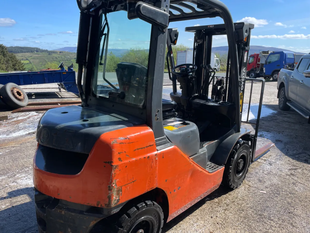 2012 Toyota 2.5 ton forklift - Image 2