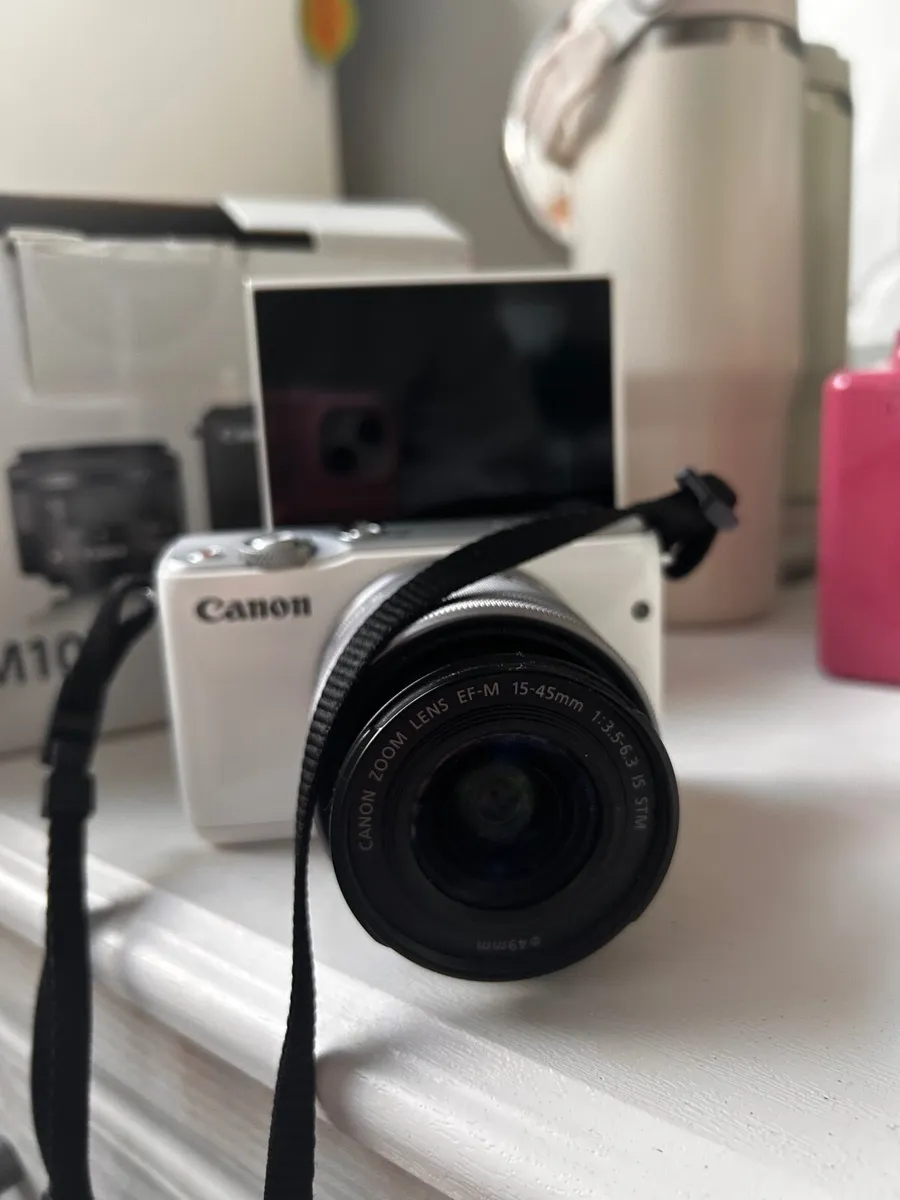 Canon EOS m10 - Image 2