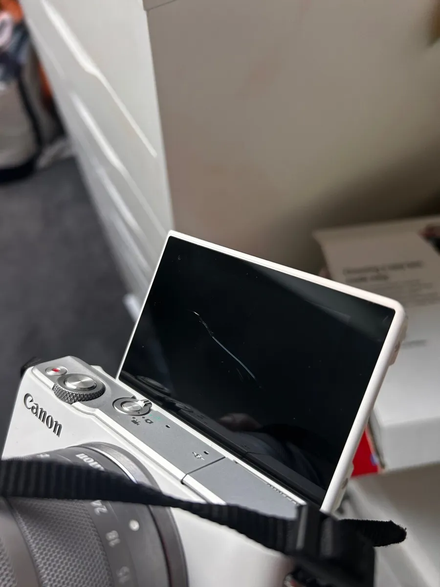 Canon EOS m10 - Image 3