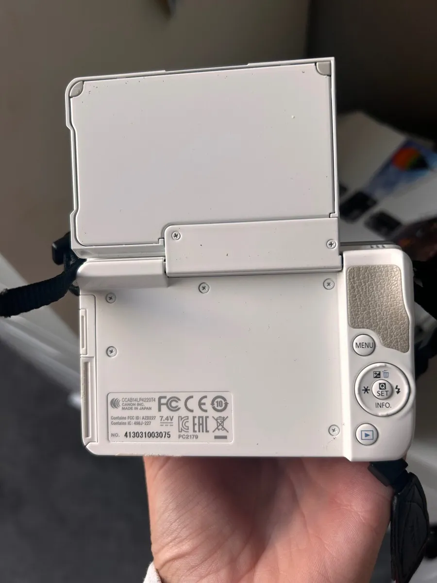 Canon EOS m10 - Image 4