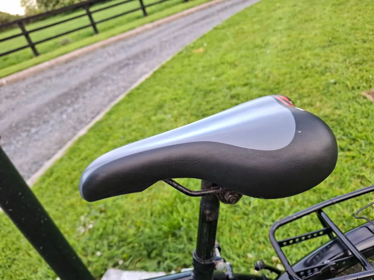 Hybrid bike with child seat - Image 2