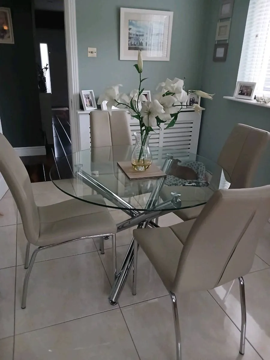 Table chairs - Image 2