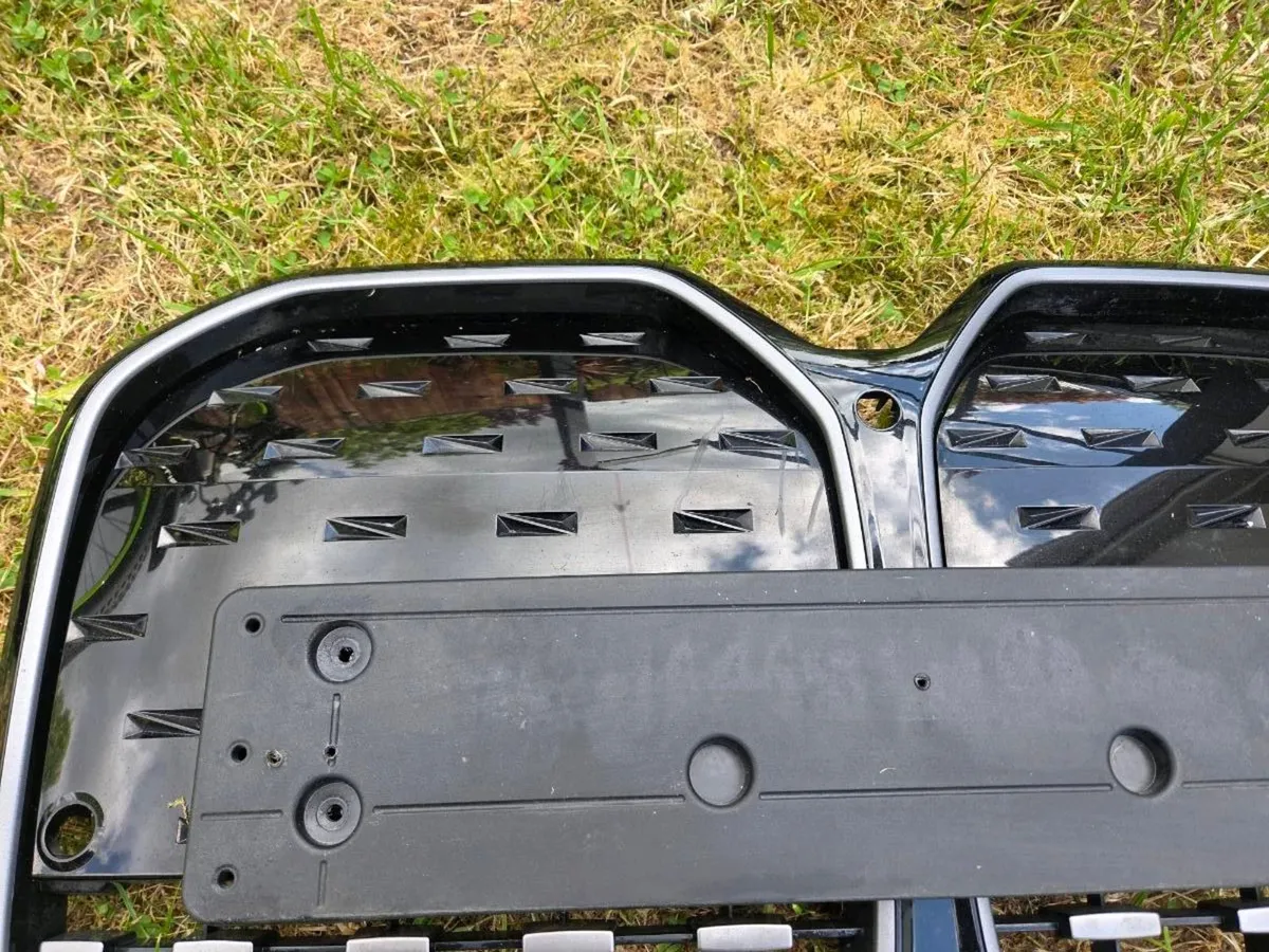 BMW I4 M50 grille Genuine. - Image 2