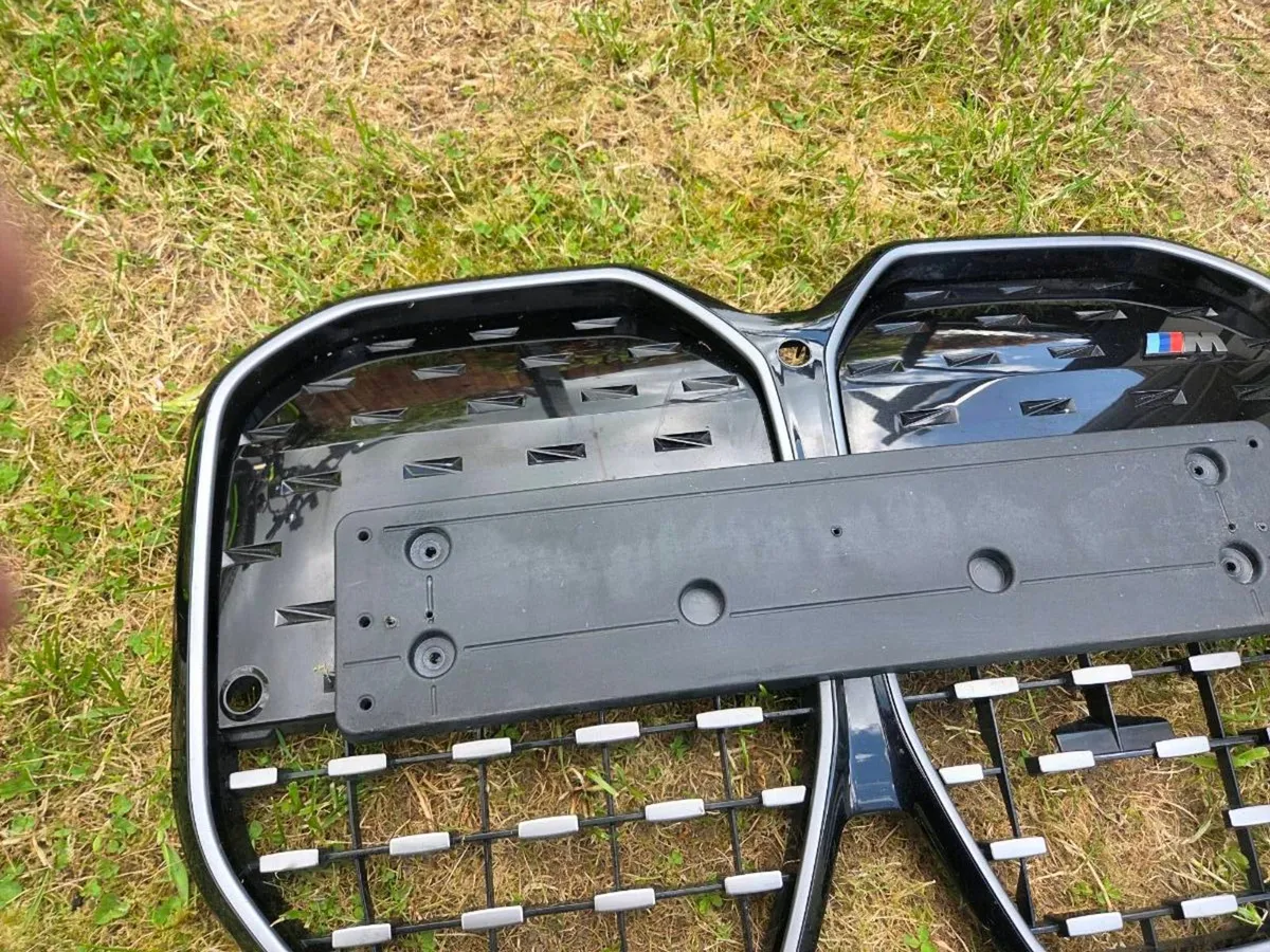 BMW I4 M50 grille Genuine. - Image 4