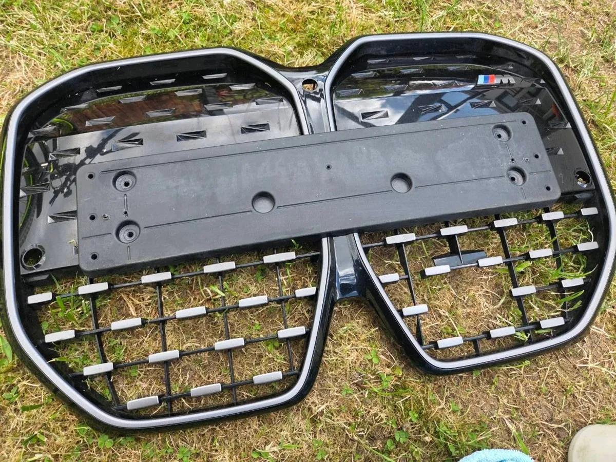BMW I4 M50 grille Genuine. - Image 3