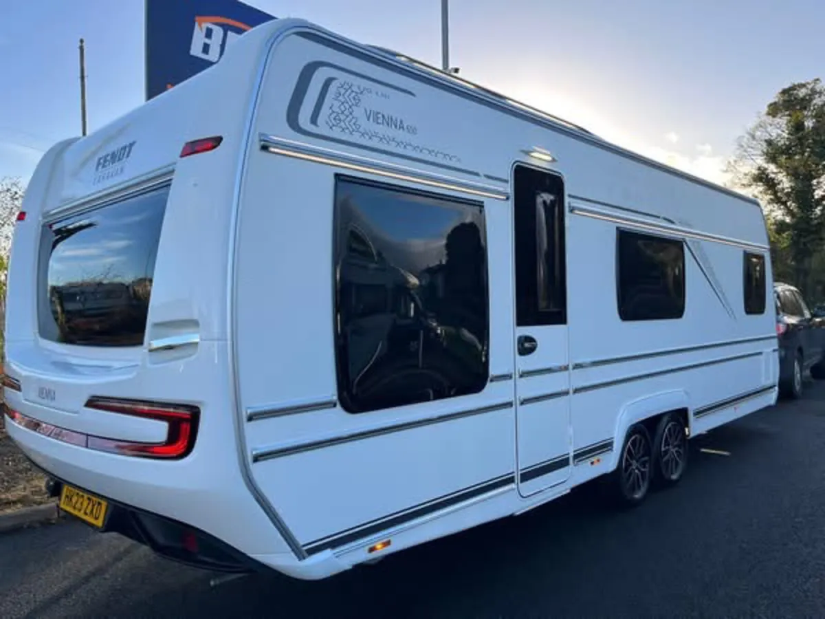 2024 FENDT 650 VIENNA 5/6 BERTH MINT LUX CARAVAN - Image 3