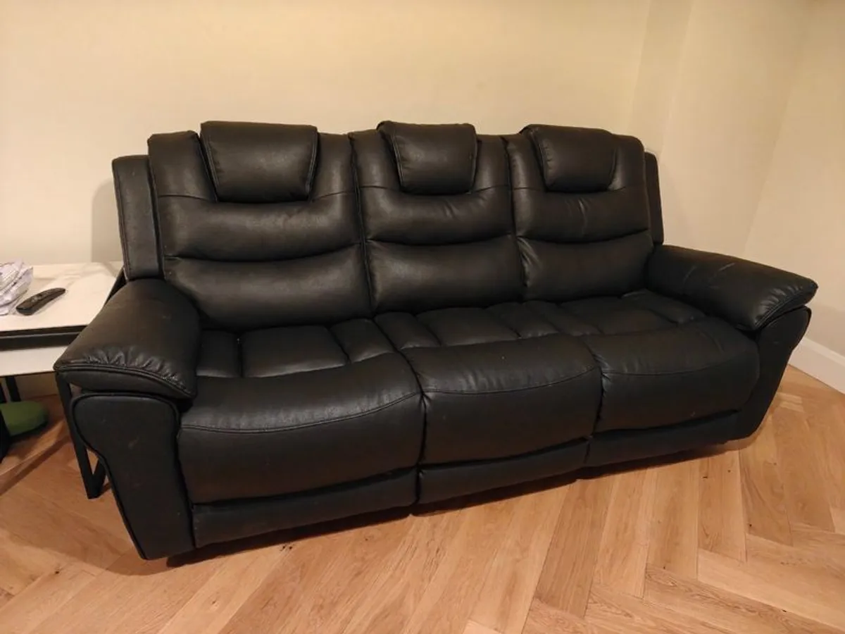 3 seater couch - Image 1