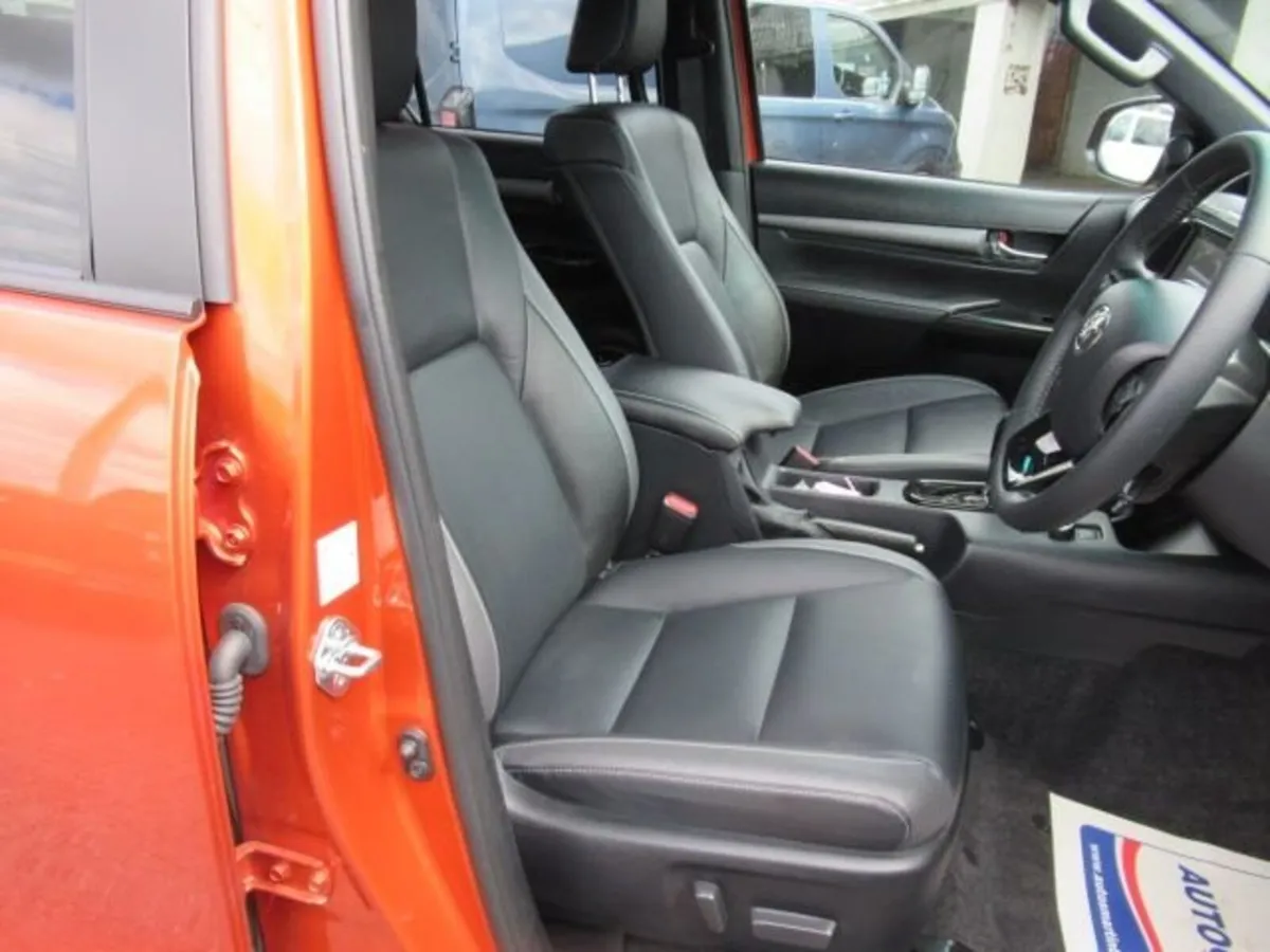 2.8 D-4D-h Invincible X Pickup 4dr Diesel Hybrid A - Image 3