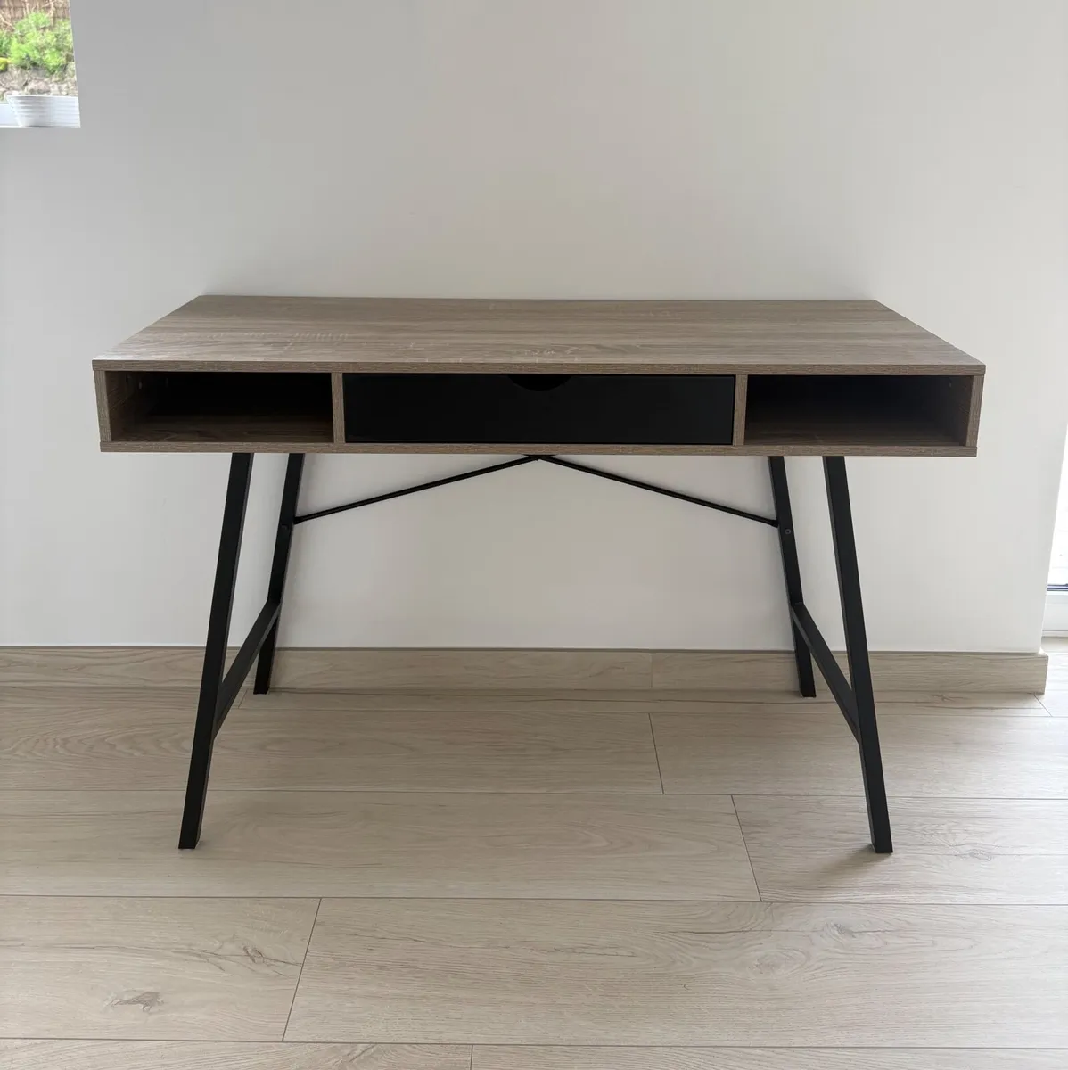 Office desk - Image 1