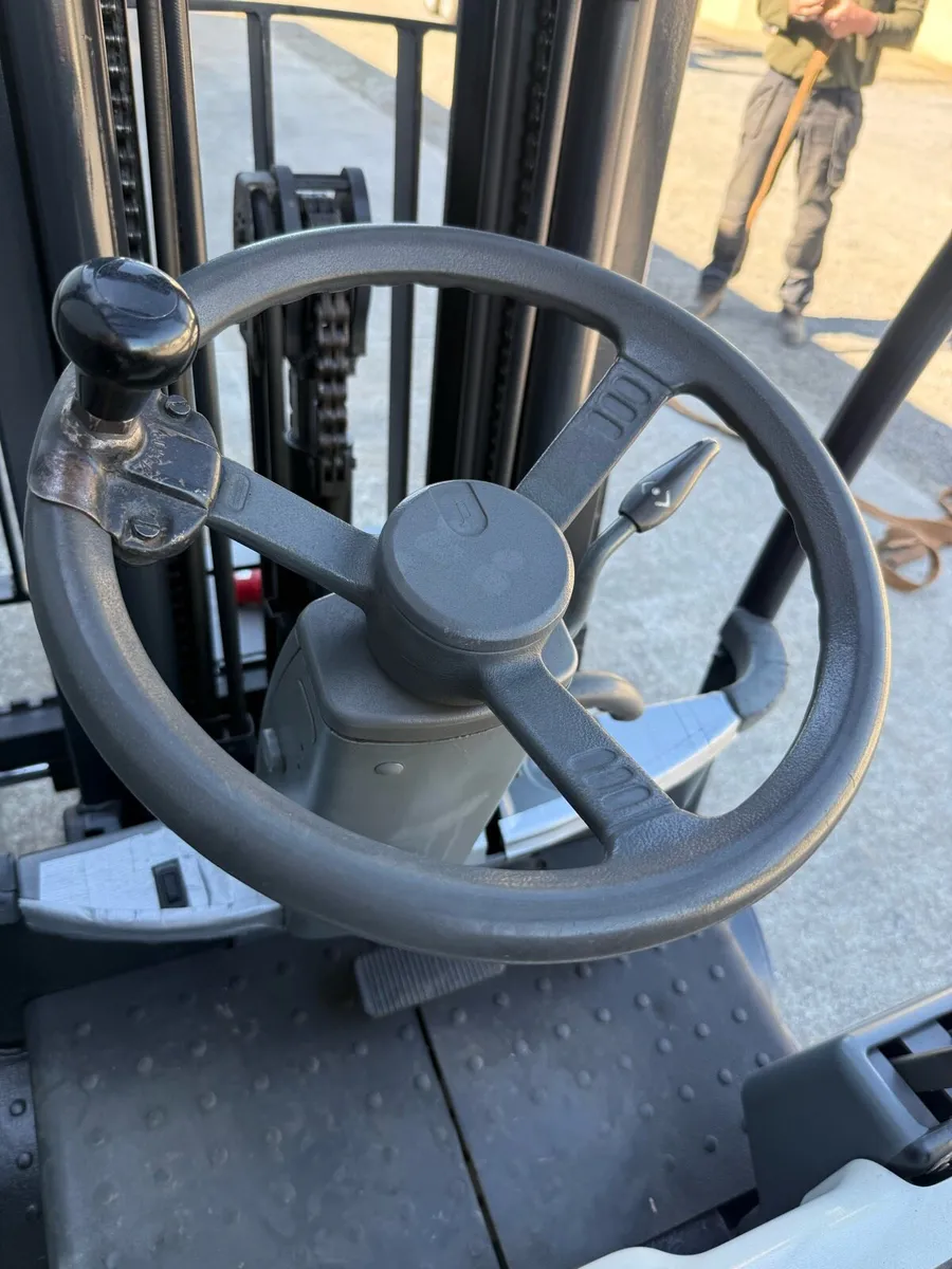 Forklift - Image 4