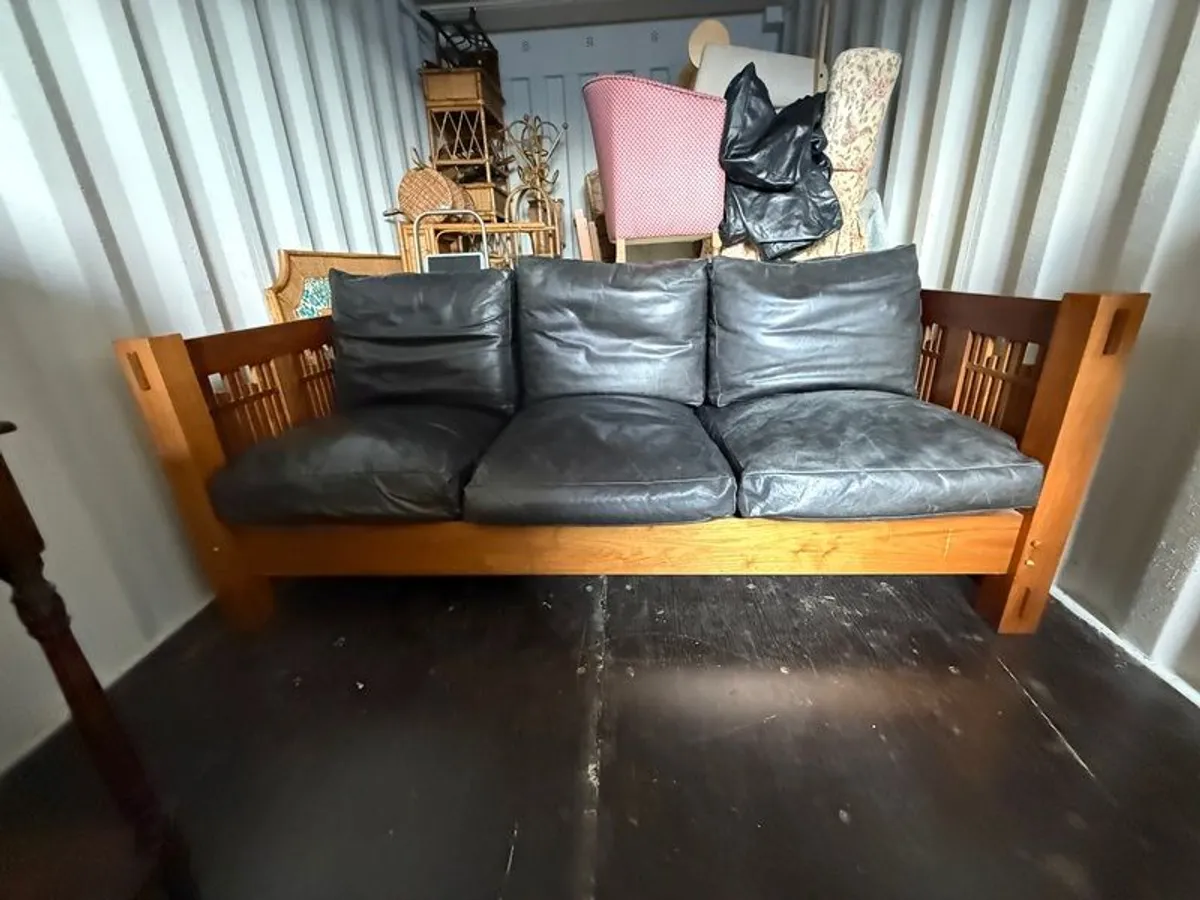 American Settle Sofa - Image 2