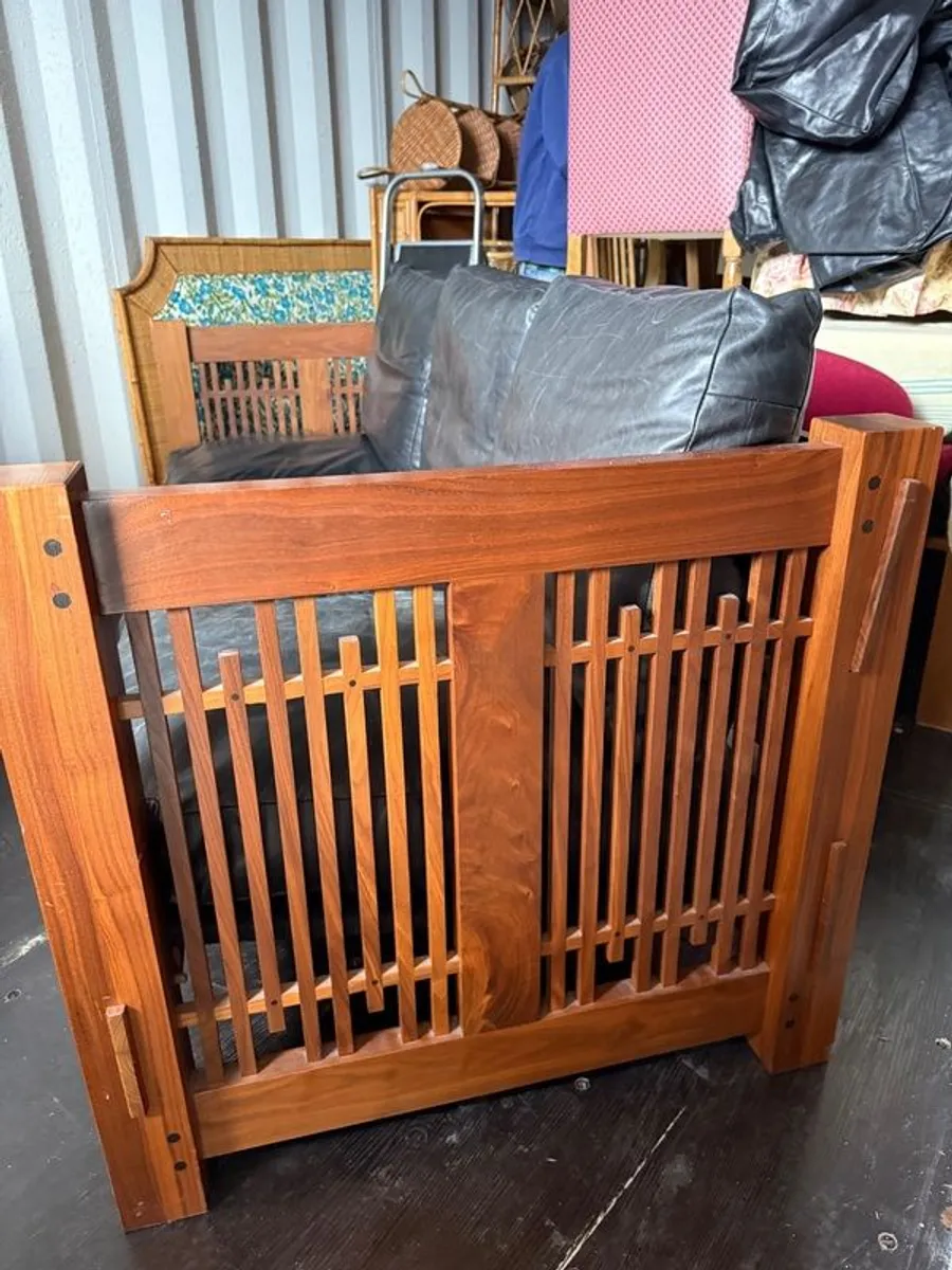 American Settle Sofa - Image 3