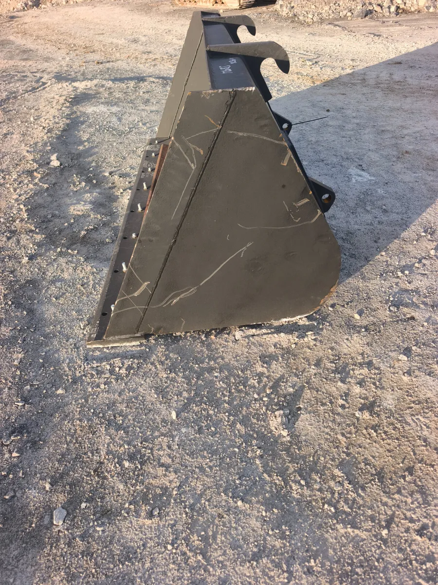 7 foot bucket for JCB telehandler - Image 3
