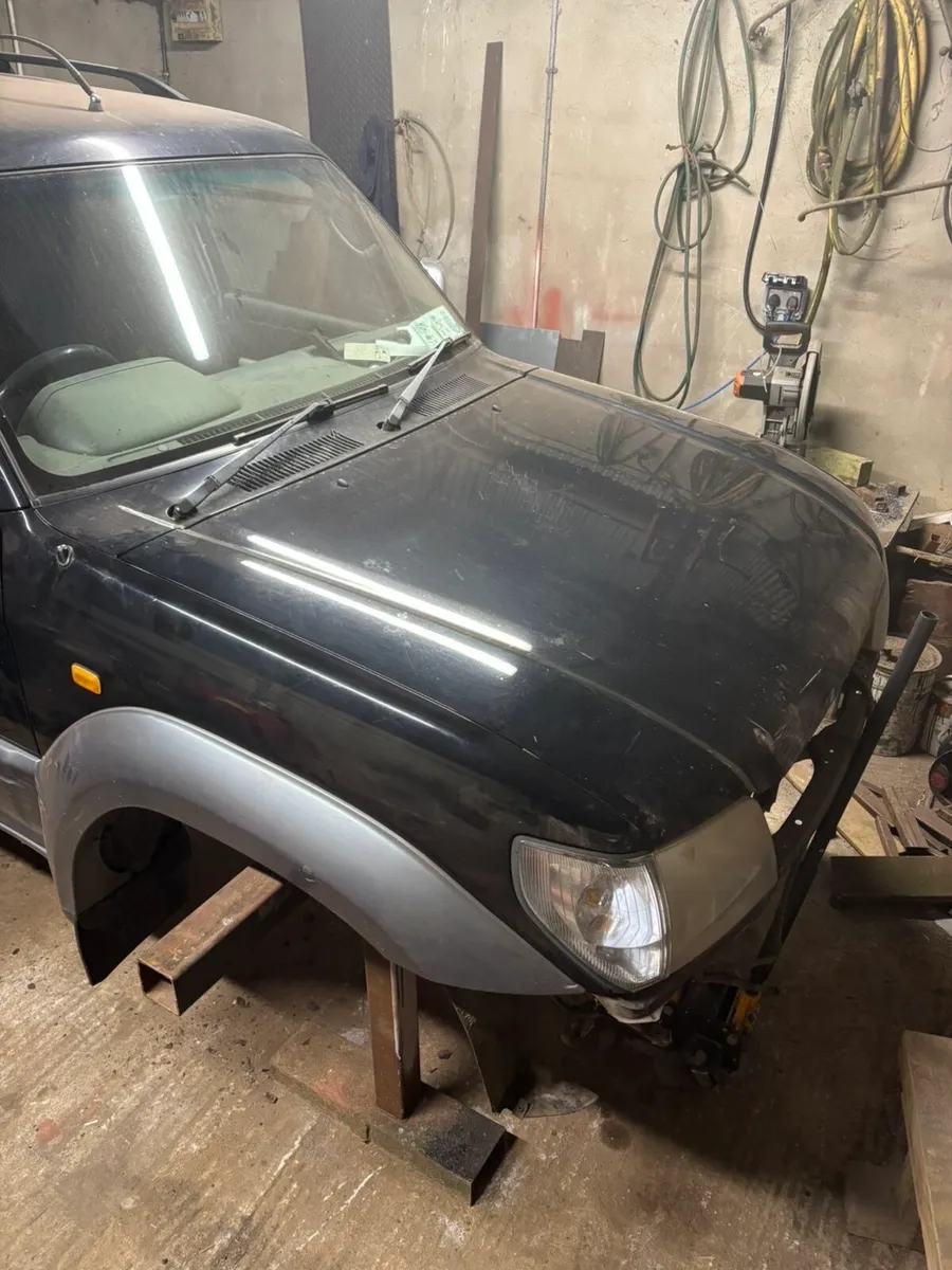 2001 Land Cruiser body - Image 4