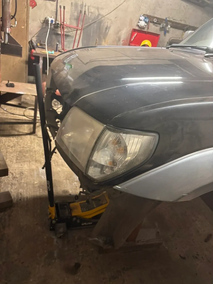 2001 Land Cruiser body - Image 3