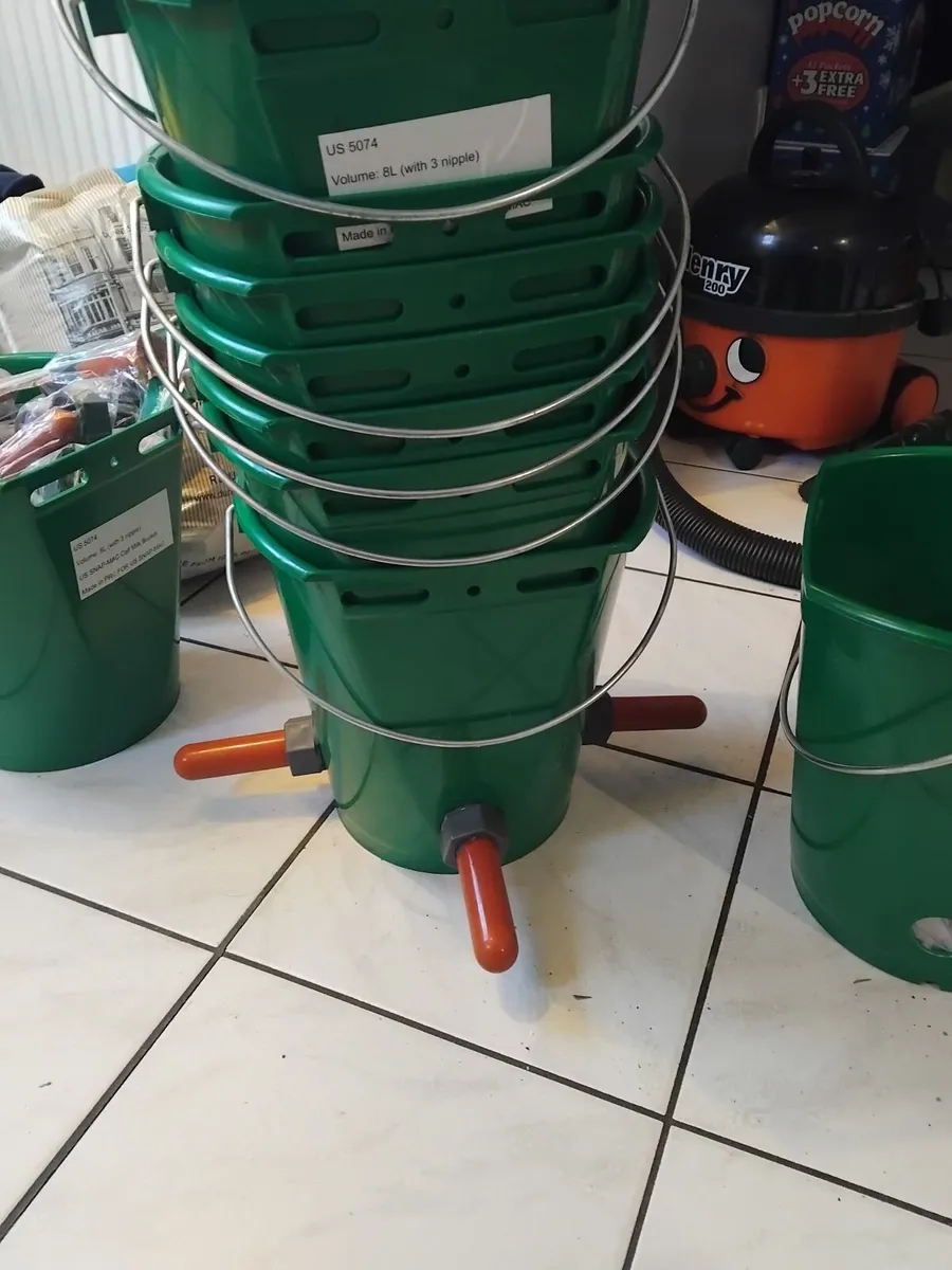 New Calf feeding bucket will feed 3 Calf - Image 1