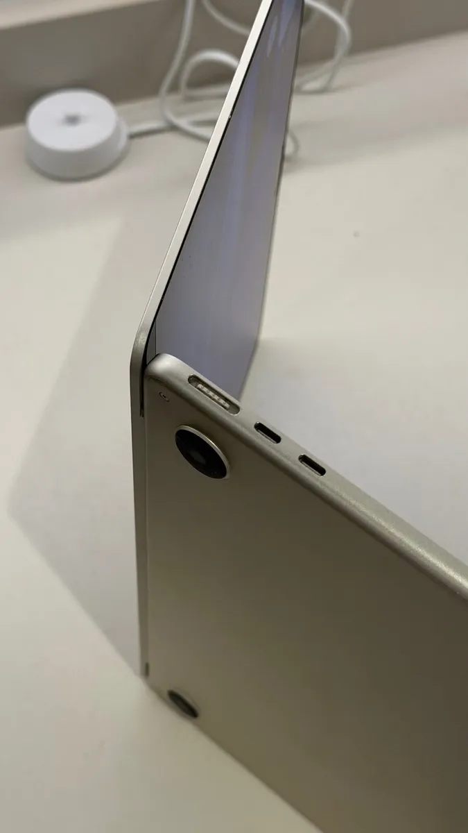 MacBook Air 13” M2 Starlight | 2022 16GB 1TB - Image 3