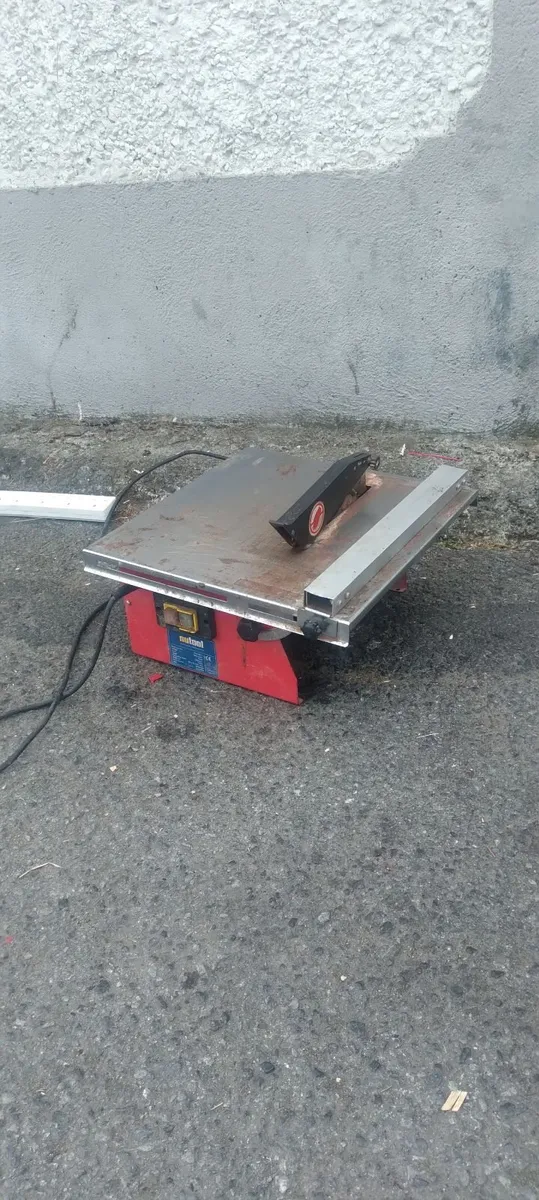 2 tile cutter  plug in working perfect 50e each - Image 2