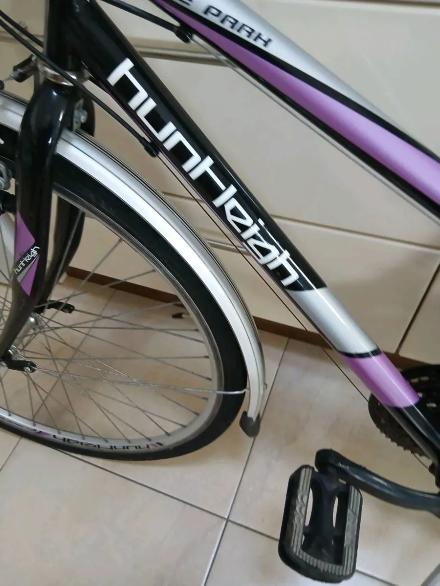 LADIES BIKE 28 INCH WHEELS AS NEW - Image 3