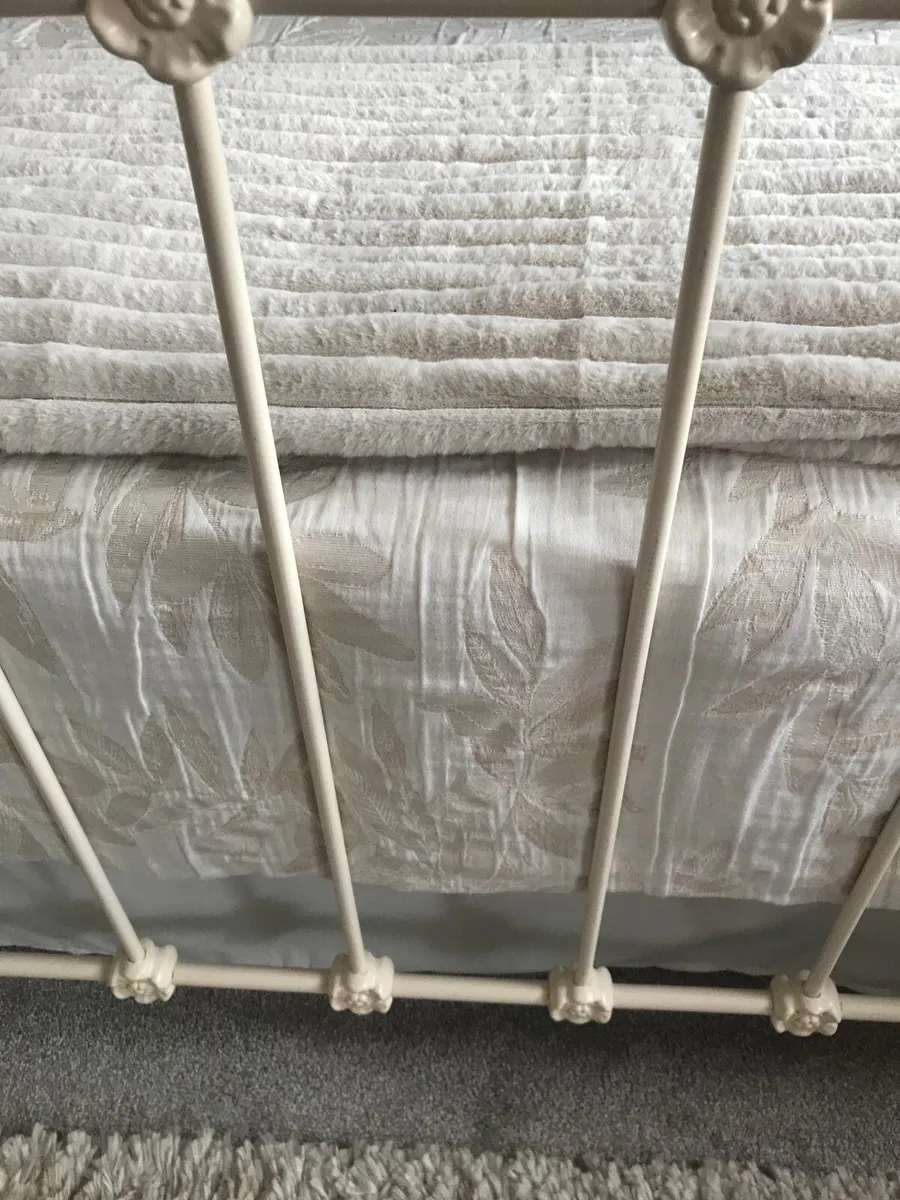 5ft Cream Bed frame - mattress not included - Image 3