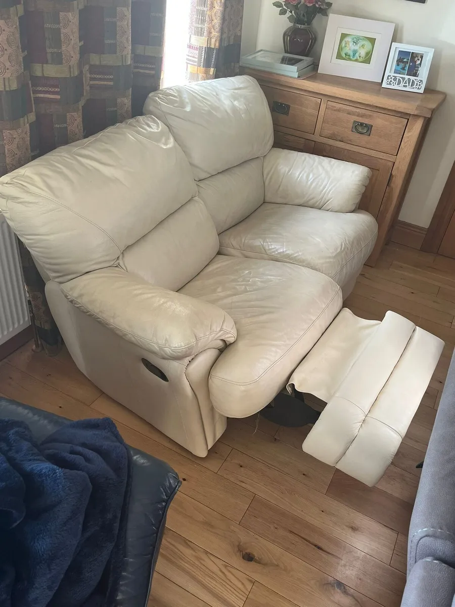 Cream couch - Image 3