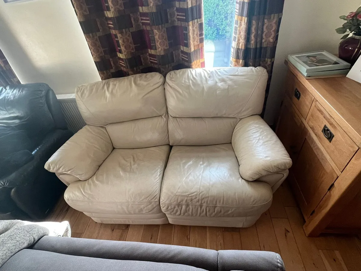 Cream couch - Image 2