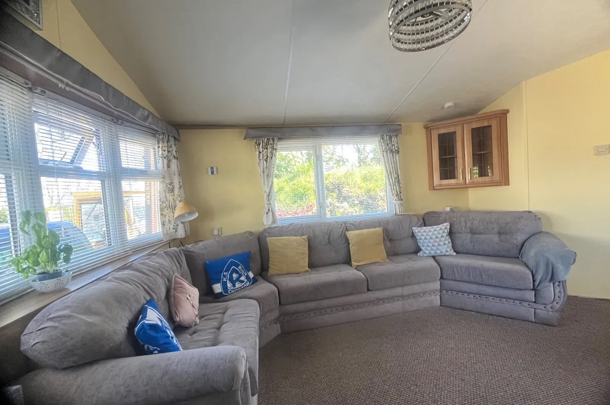 Willerby, The Manor, Mobile Home - Image 2