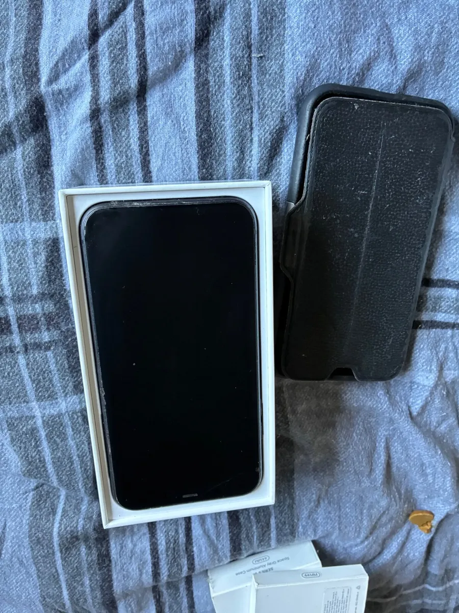 IPHONE 11 and IWATCH SERIES 6 - Image 2