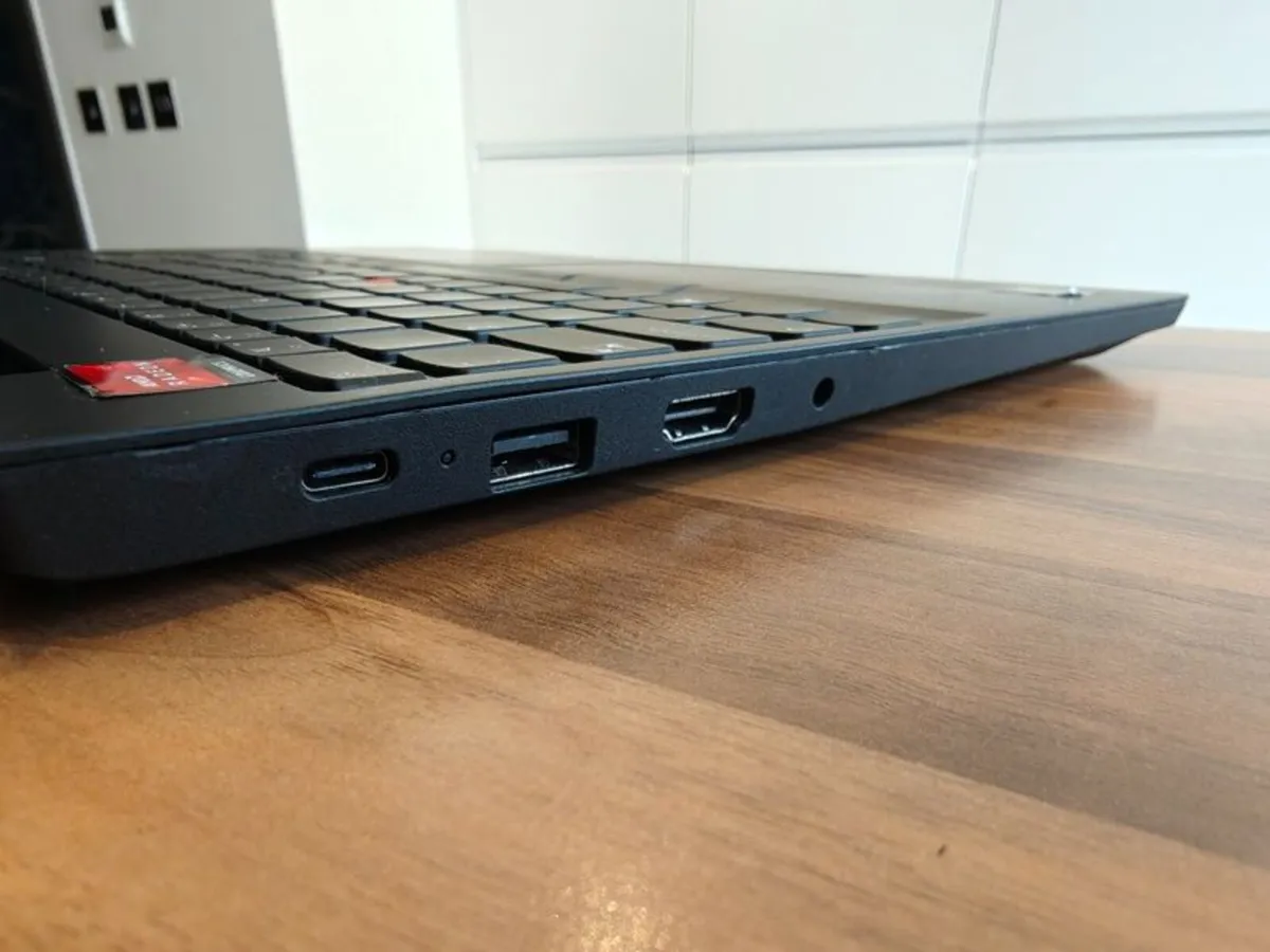 Mega Lenovo Thinkpad E15 gen4 Laptop | AMD Ryzen 5 - Image 3