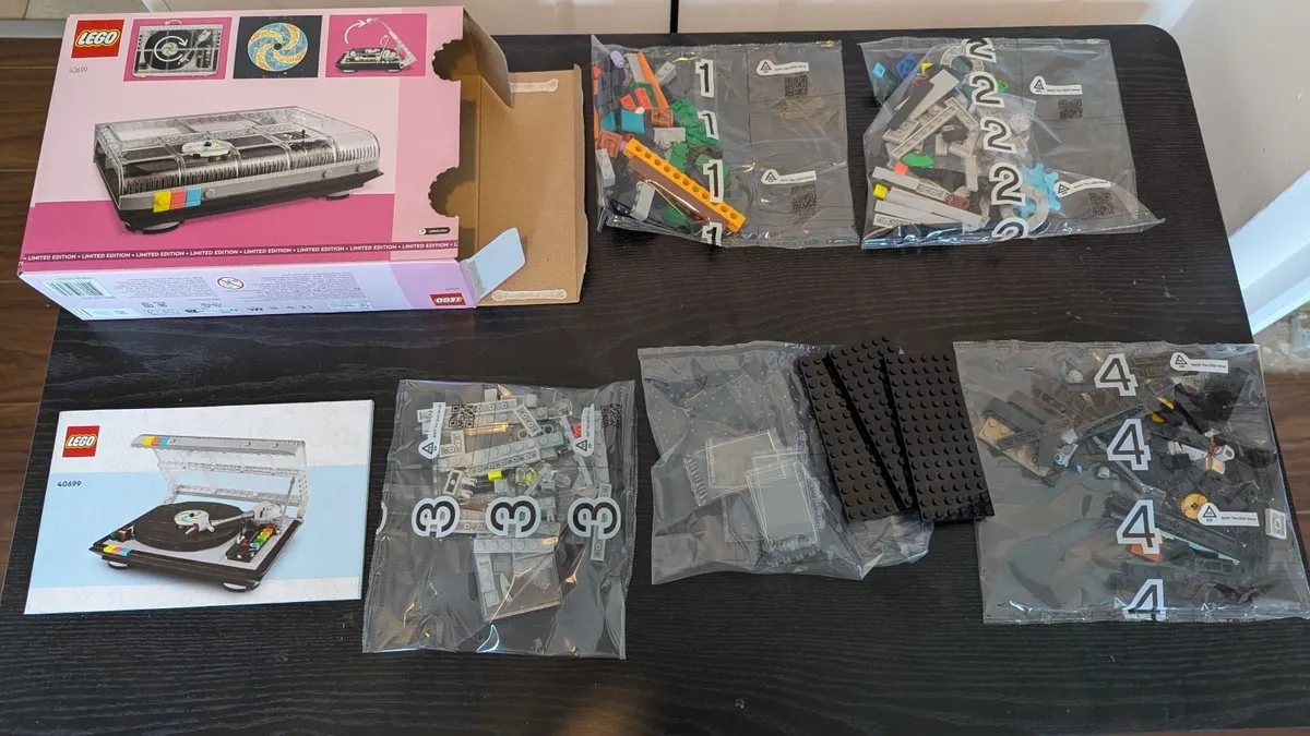 Lego 40699 Retro Record Player - Image 2