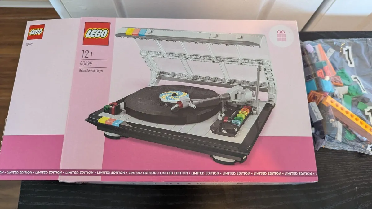 Lego 40699 Retro Record Player - Image 1