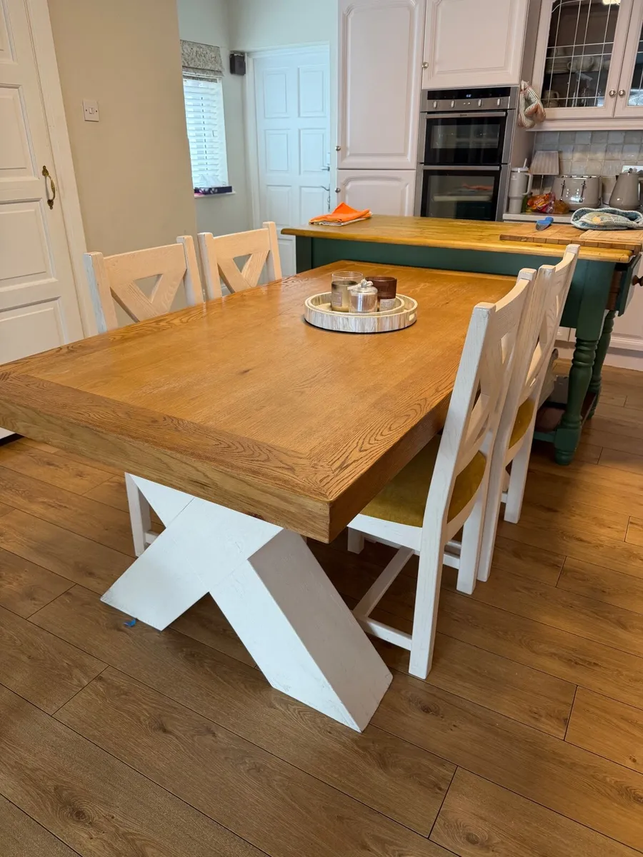Table and chairs - Image 4