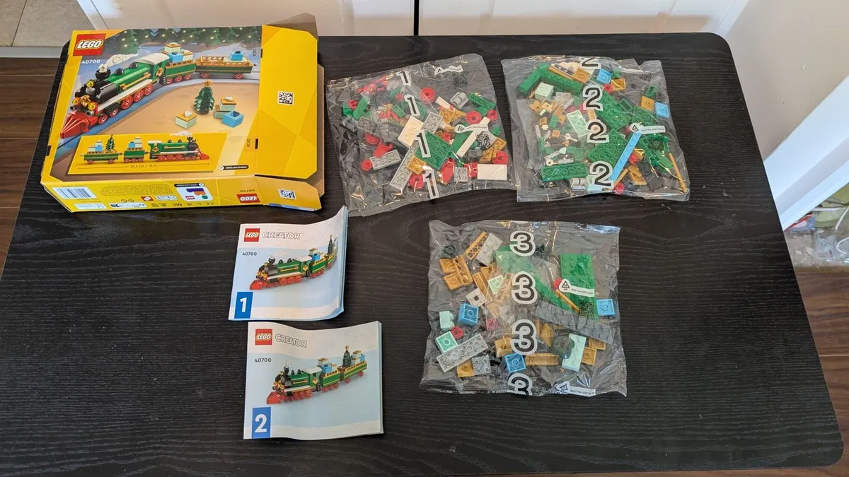 Lego 40700 Winter Holiday Train - Image 1